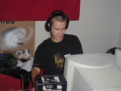mJlN4.jpg